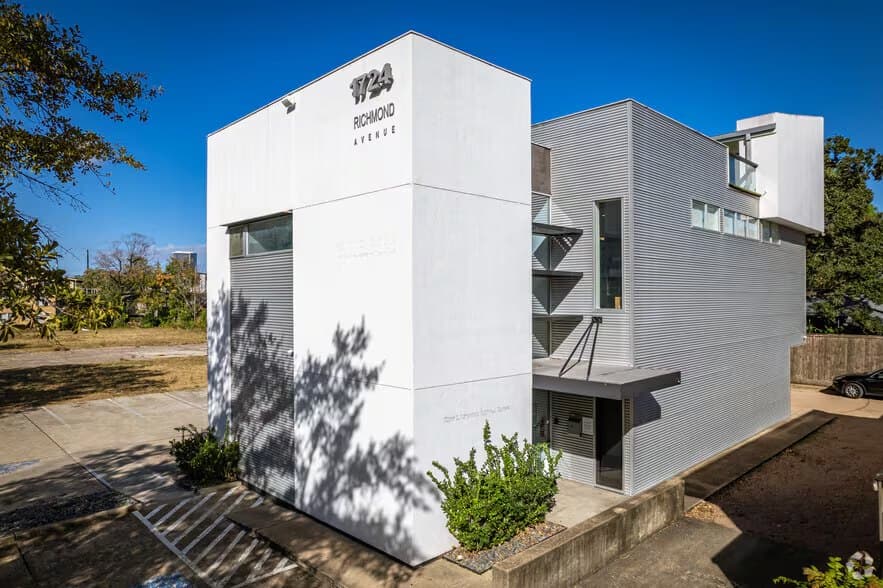 Remix Medical's flagship clinic at 1724 Richmond Avenue in Montrose, Houston, Texas